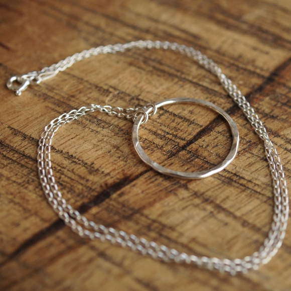 Hammered silver karma pendant NWT - Picture 3 of 4